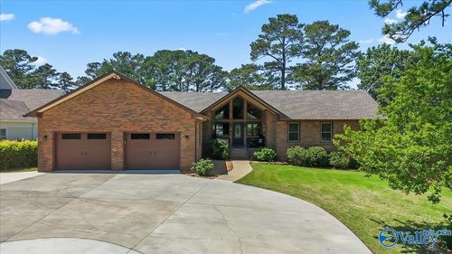 791 Signal Point Rd, Guntersville, AL, 35976-8043 | Card Image