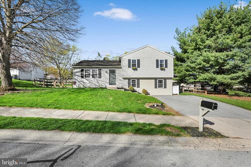 240 Birchwood Ln, LITITZ, PA, 17543-9338 | Card Image