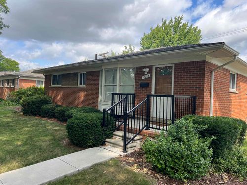 18285 Breezeway, Fraser, MI, 48026-2470 | Card Image