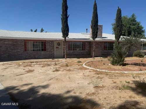 1525 W Avenue M, Lancaster, CA, 93534 | Card Image