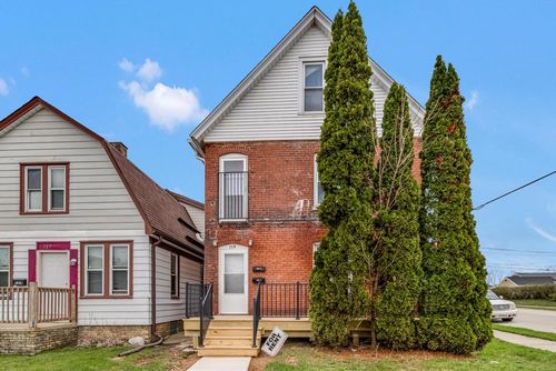729 Montana Avenue Avenue, SOUTH MILWAUKEE, WI, 53172 | Card Image