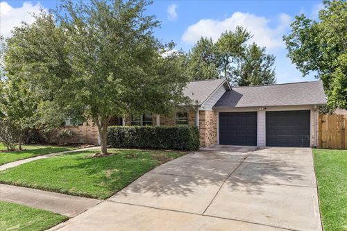 5811 Spruce Forest Drive, Houston, TX, 77092 | Card Image