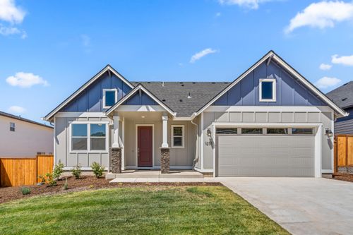 477-1273 Stonegate Dr, Eagle Point, OR, 97524-9010 | Card Image