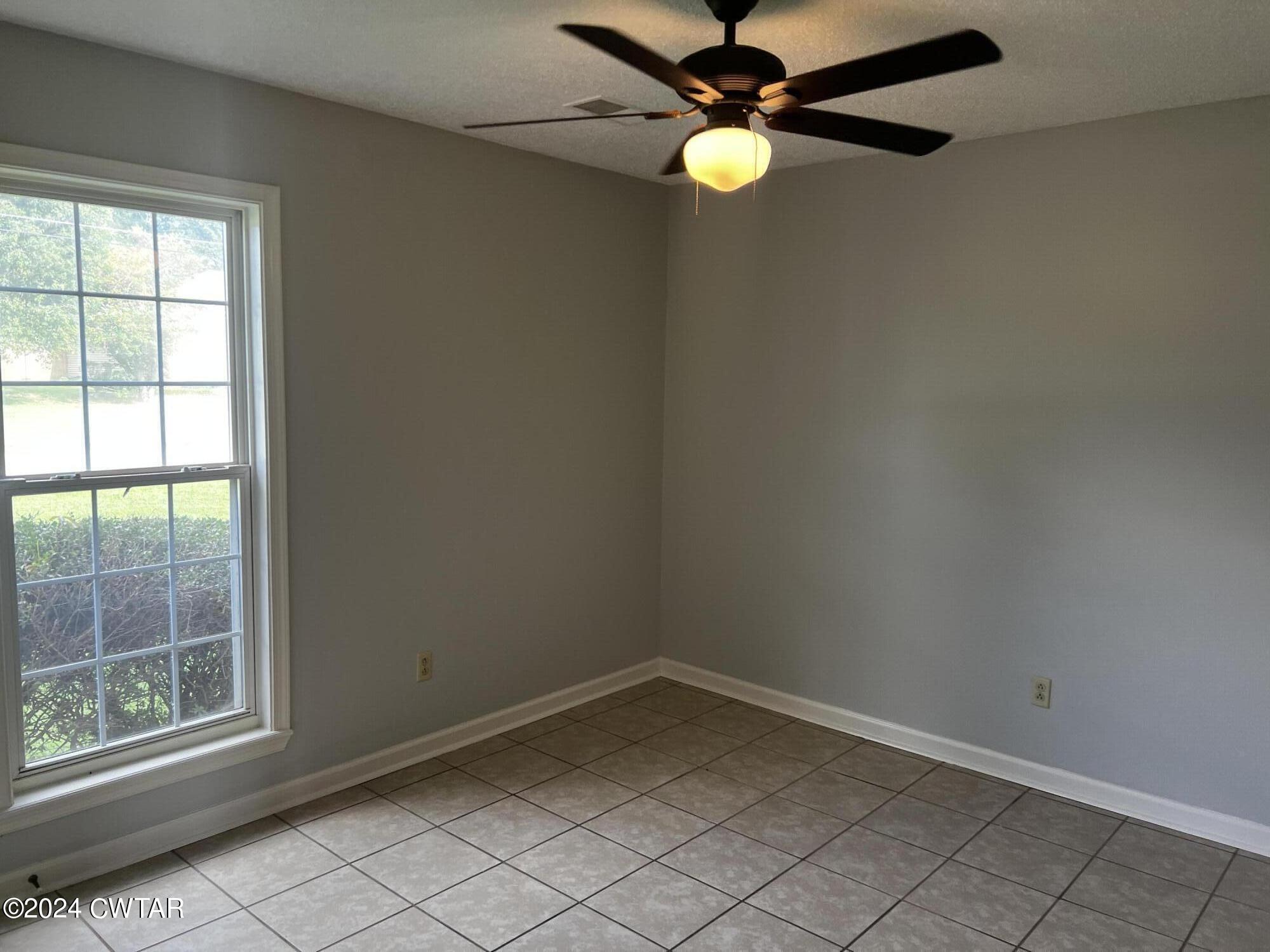 Sir James Ave, Dyersburg, TN 38024
