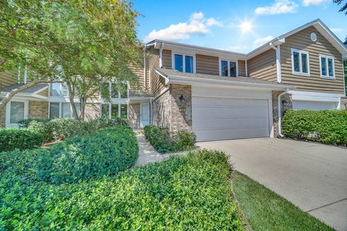56 Woodstone Ct, Buffalo Grove, IL, 60089-6758 | Card Image