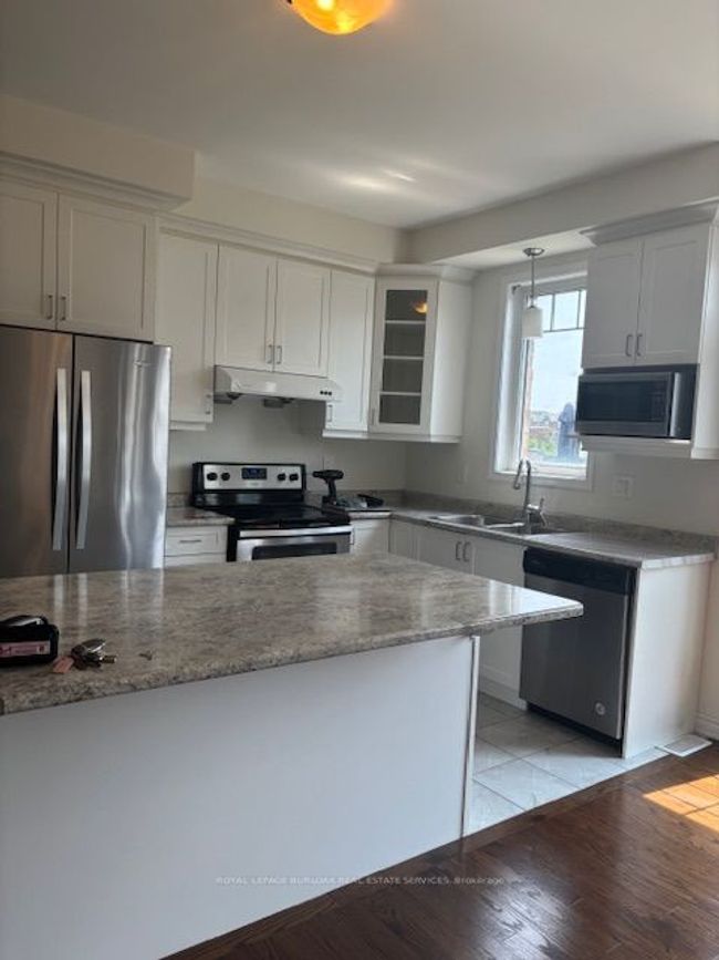 1292 Leger Way, House other with 3 bedrooms, 3 bathrooms and 1 parking in Milton ON | Image 5