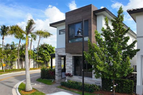 8002 Nw 43rd St, Doral, FL, 33166-5706 | Card Image