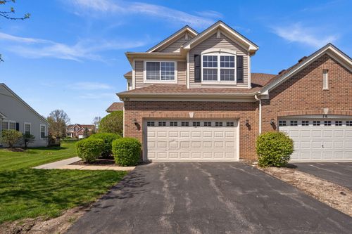 70 Regent Dr, Gilberts, IL, 60136-4056 | Card Image