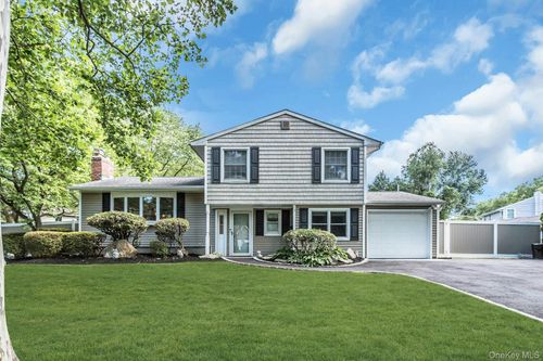 20 Danton Street, Huntington, NY, 11747 | Card Image