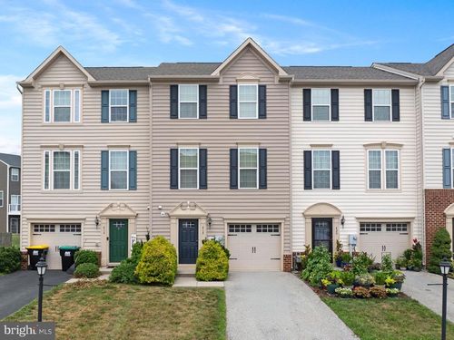 418 Charles Ave, HANOVER, PA, 17331-3354 | Card Image