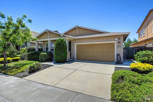 402 Crimson Cir, Vacaville, CA, 95687-7630 | Card Image