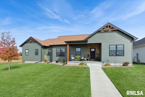 322 Crossroads Avenue, Camanche, IA, 52730 | Card Image