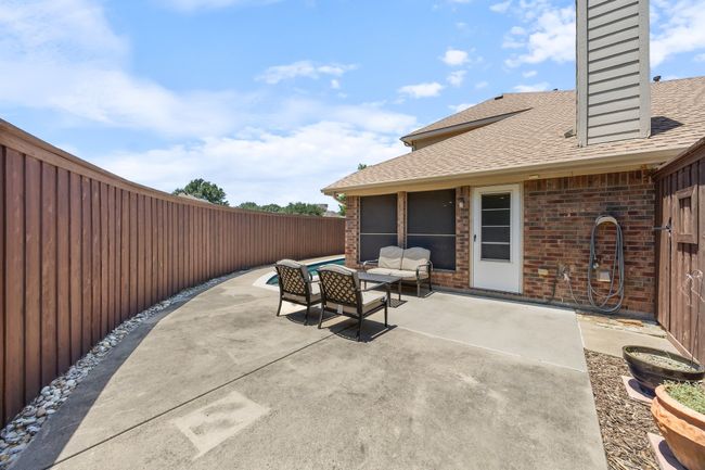 Backyard patio with | Image 29
