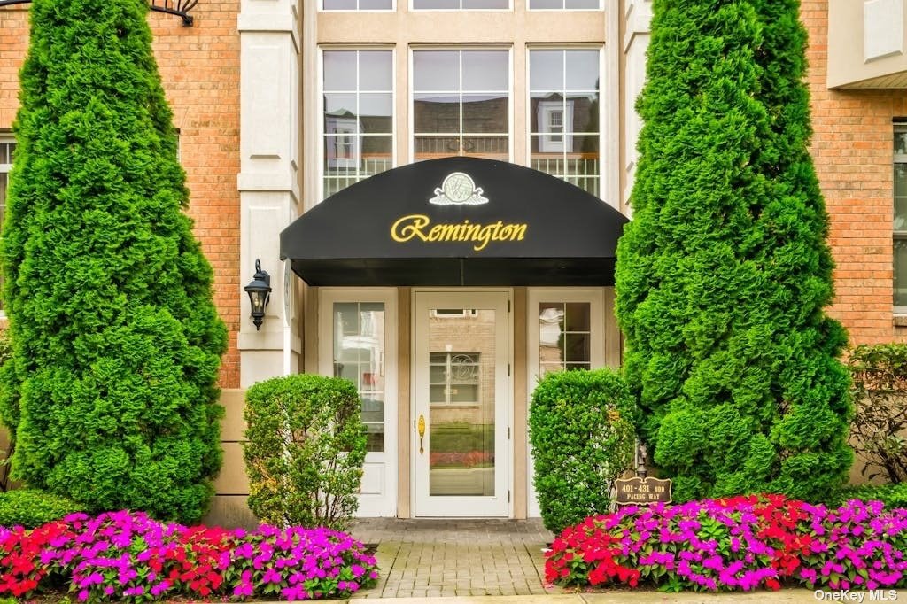 Pacing Way, Westbury, NY 11590