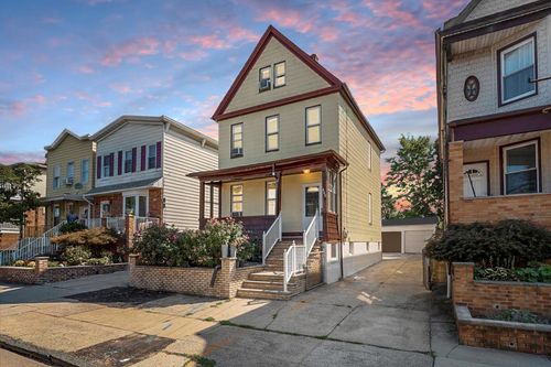 442 Avenue E, Bayonne, NJ, 07002-4727 | Card Image