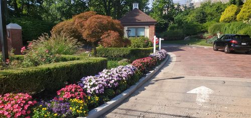 192 Heron Ln, Manhasset, NY, 11030-4012 | Card Image