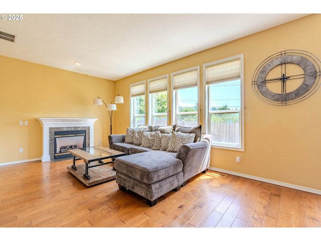 308 Sw 38 Th Loop, House other with 4 bedrooms, 3 bathrooms and 3 parking in Gresham OR | Image 19
