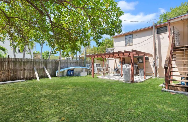 East side yard 1 | Image 4