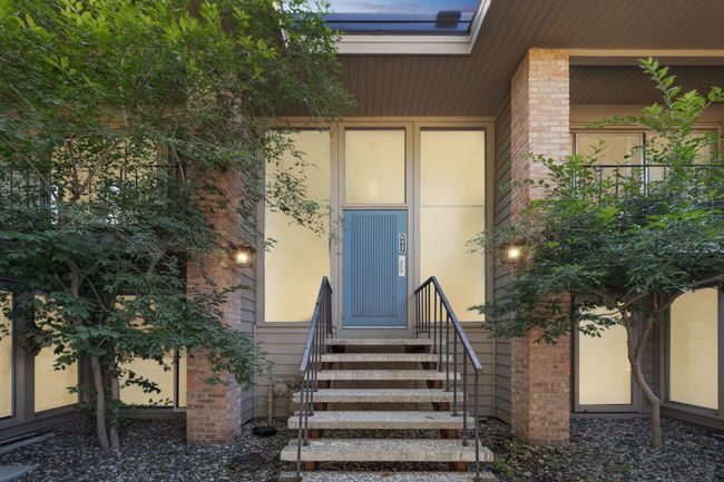 Front Entrance | Image 25