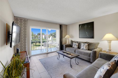 304-8980 S Hollybrook Blvd, Pembroke Pines, FL, 33025-1337 | Card Image