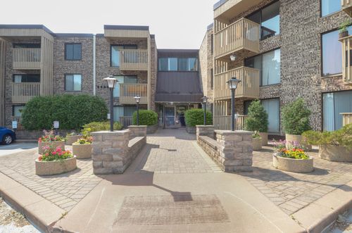 apt-121-9400 Old Cedar Ave S, Bloomington, MN, 55425-2481 | Card Image