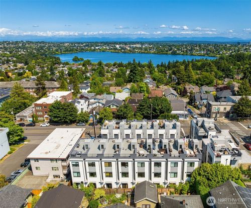 g-6517 Phinney Ave N, Seattle, WA, 98103-5233 | Card Image