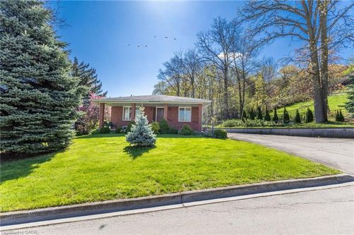 84 Homeside Ave, Stoney Creek, ON, L8G3H1 | Card Image