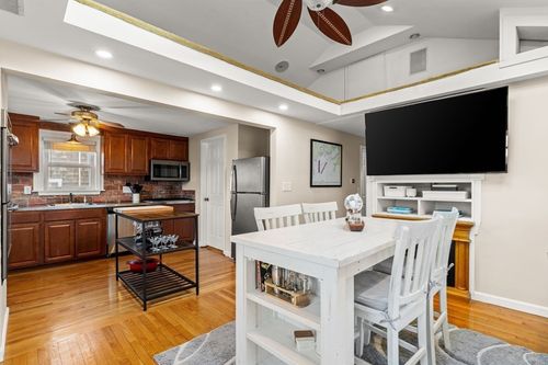 38 Newport Rd, Hull, MA, 02045-2420 | Card Image