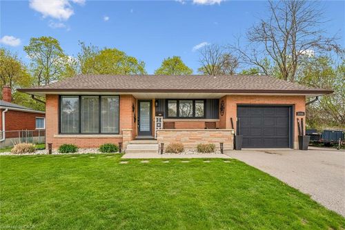 1183 Homuth Ave, Cambridge, ON, N3H2C8 | Card Image