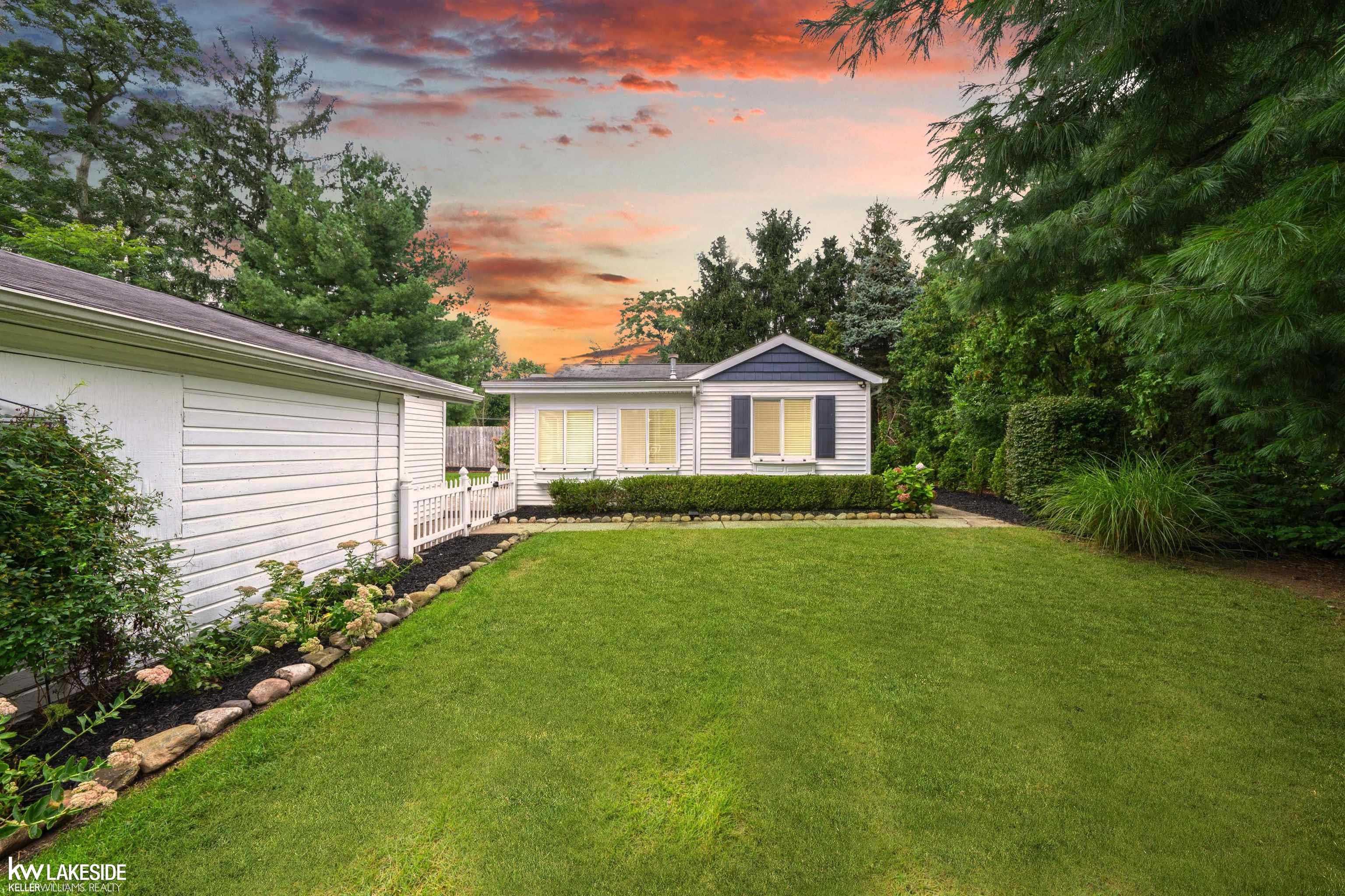 Valley Cir, Shelby Township, MI 48317