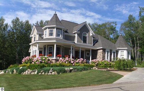 664 Hidden Ridge Dr, Traverse City, MI, 49686-2882 | Card Image