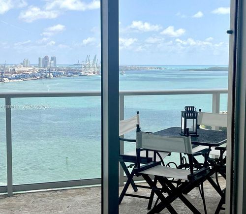 t-2012-300 S Biscayne Blvd, Miami, FL, 33131 | Card Image