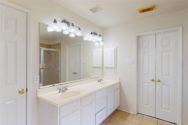 Primary bath en-suite bathroom has double sinks | Image 30