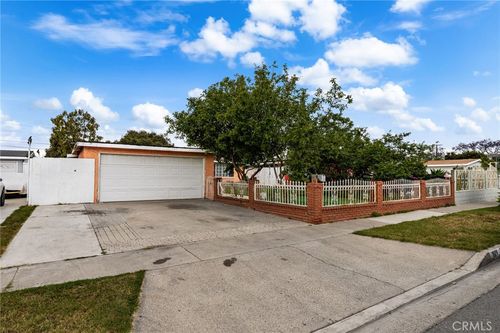 526 Nottingham Ave, Santa Ana, CA, 92703-4413 | Card Image