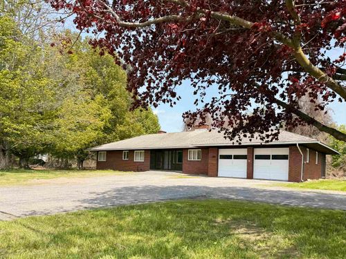 422 Governor Hunt Rd, Vernon, VT, 05354-9811 | Card Image
