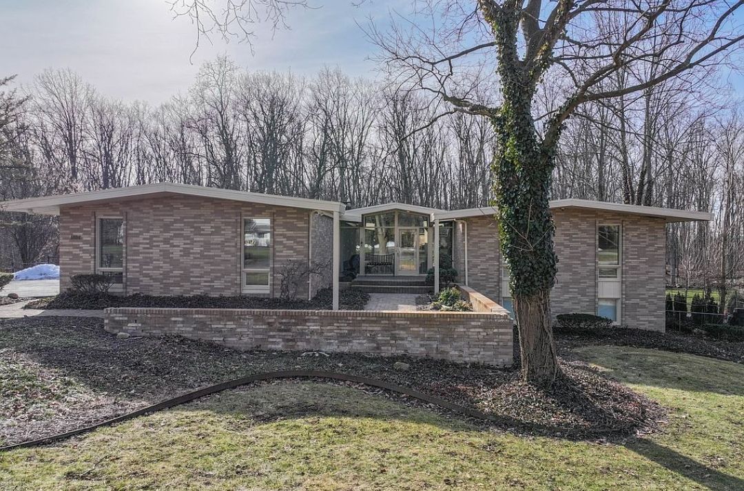 Winged Foot Dr, Grand Blanc, MI 48439