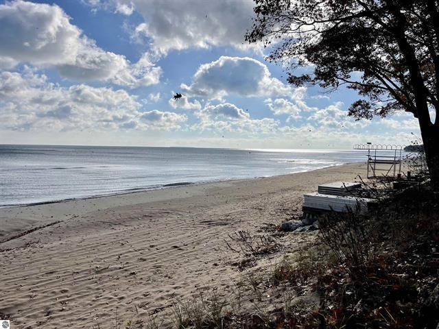 Prescott Dr, Tawas City, MI 48763