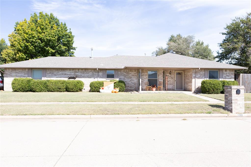 7th Pl, Moore, OK 73170