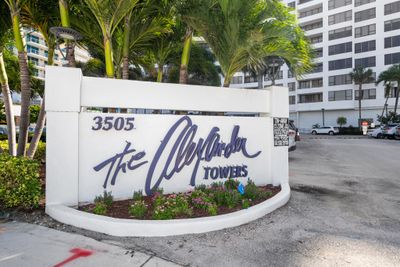 910 - 3505 S Ocean Drive, Condo with 2 bedrooms, 2 bathrooms and null parking in Hollywood FL | Image 1