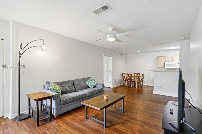 APT-1004 - 897 Fording Island Rd, Condo with 2 bedrooms, 2 bathrooms and null parking in Bluffton SC | Image 14