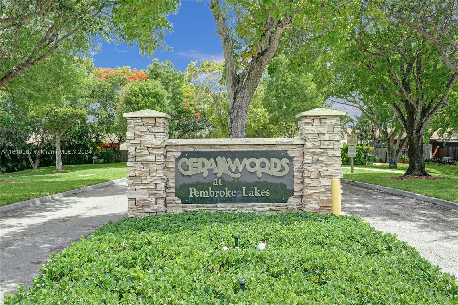 Woodbury Ct, Pembroke Pines, FL 33026