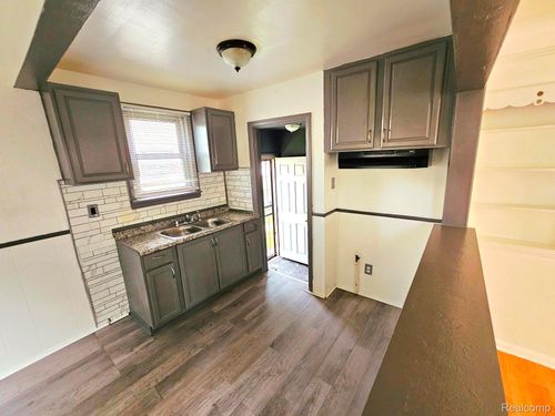 20226 Mccormick St, Detroit, MI, 48224-1172 | Card Image