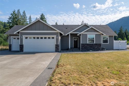 6313 Winchester Way, Maple Falls, WA, 98266-8289 | Card Image
