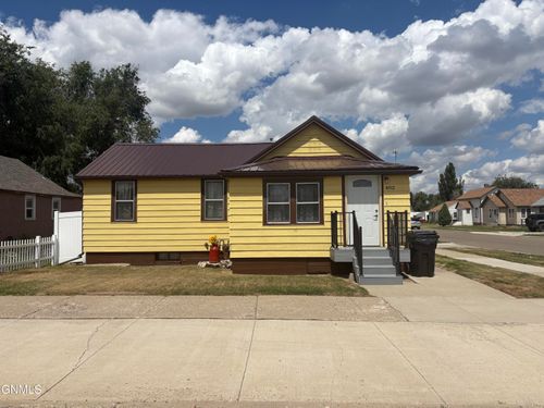 402 8th St W, Williston, ND, 58801-5000 | Card Image