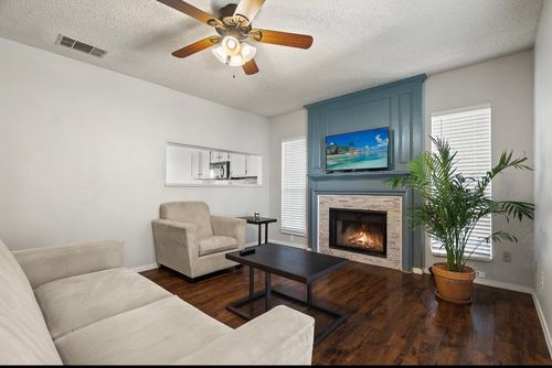 1520 Beach Ln, Arlington, TX, 76014-3402 | Card Image