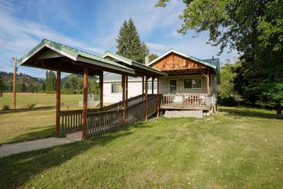 901 Skookum Creek Rd, Home with 3 bedrooms, 2 bathrooms and null parking in Usk WA | Image 2