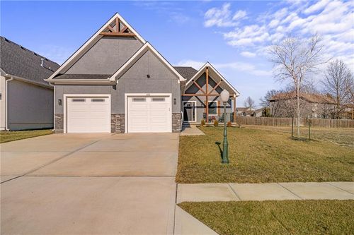 2110 Chateau Pl, Raymore, MO, 64083-8617 | Card Image