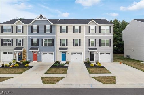 251 Slate Ridge Dr, Barberton, OH, 44203-8601 | Card Image