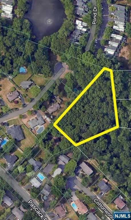 Land in Paramus