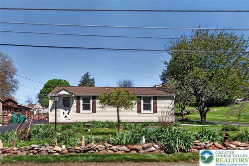 8275 Mertztown Rd, Alburtis, PA, 18011-9516 | Card Image